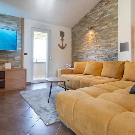 Penthouse Gea *