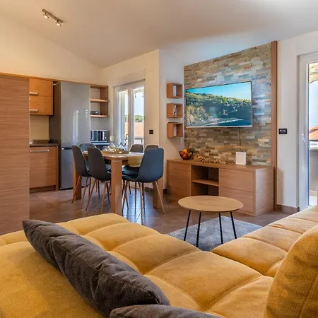 Apartment Penthouse Gea *