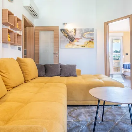 Penthouse Gea Apartment Premantura